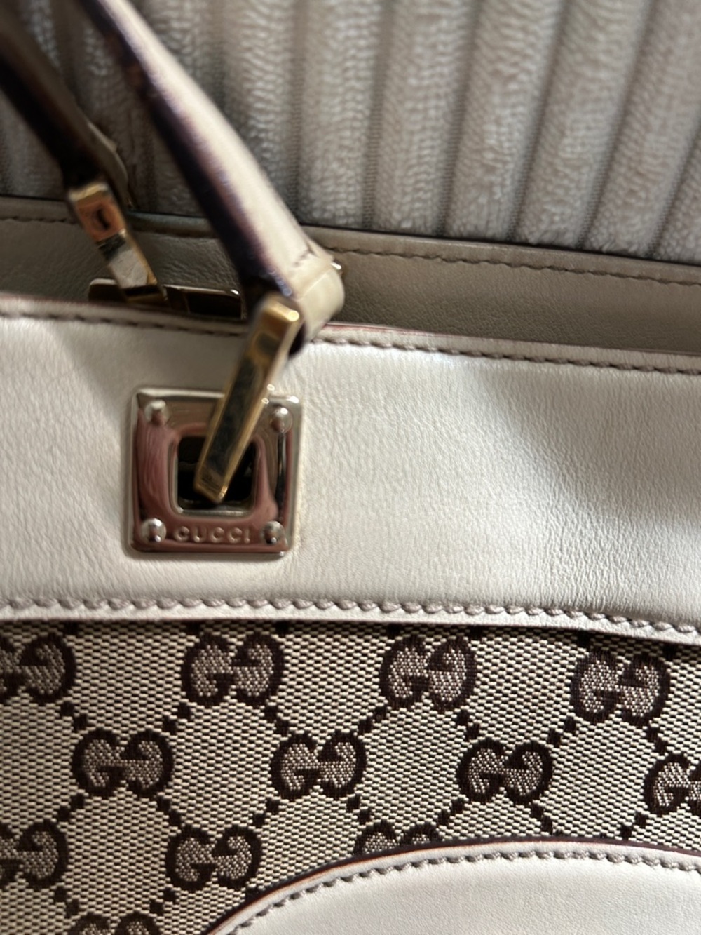 7006. Authentic Gucci Beige and Brown GG Monogram Tote with COA. - Picture 4 of 16